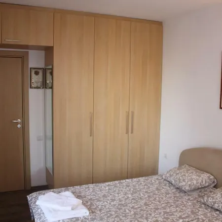Apartment Square *