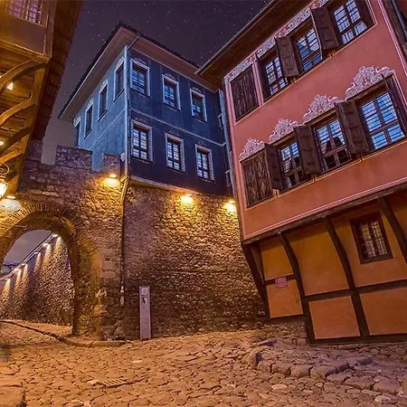 Square Apartment
